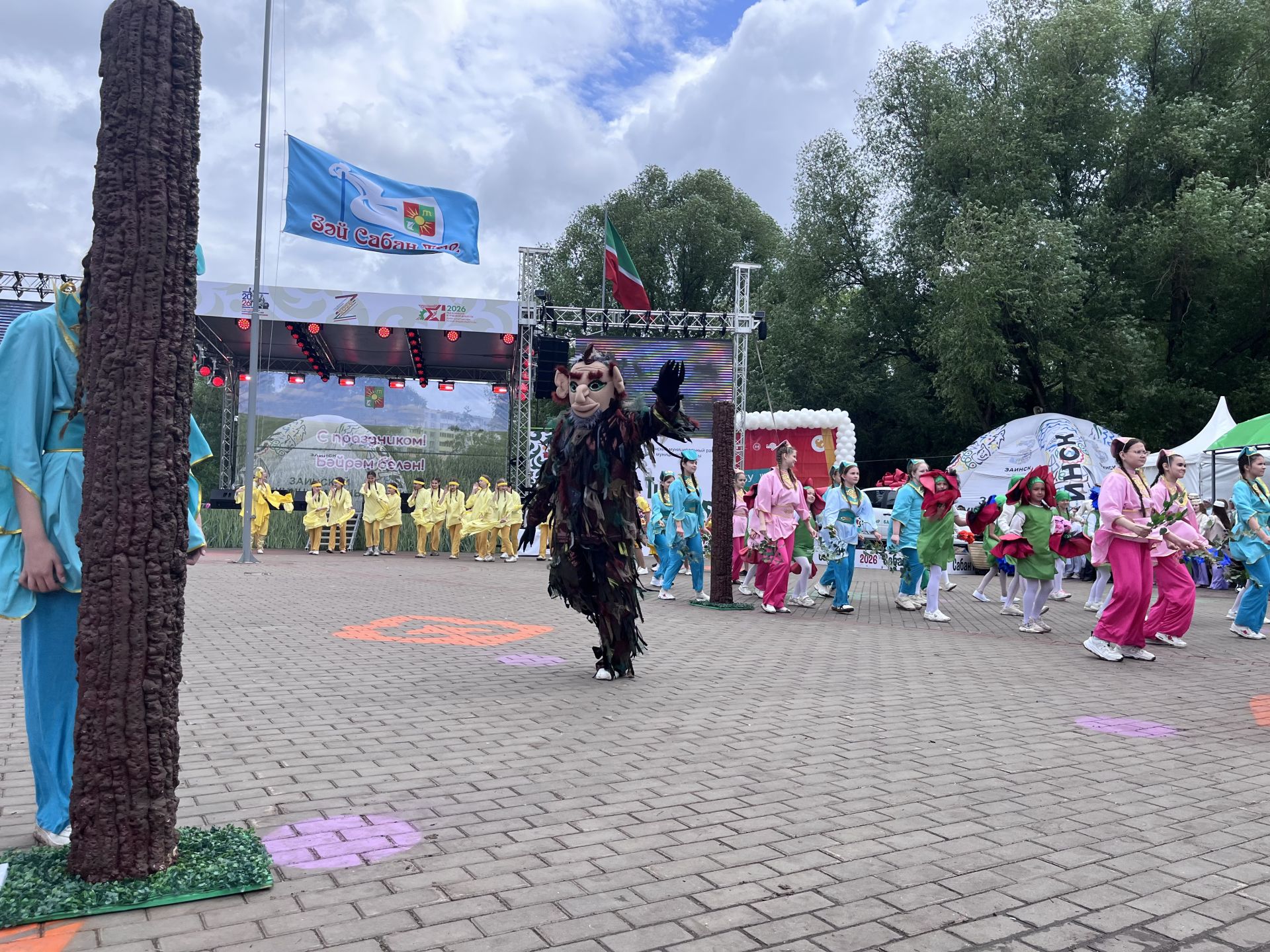 В Заинске на Сабантуе показали театрализованное представление, посвященное 140-летию Габдуллы Тукая