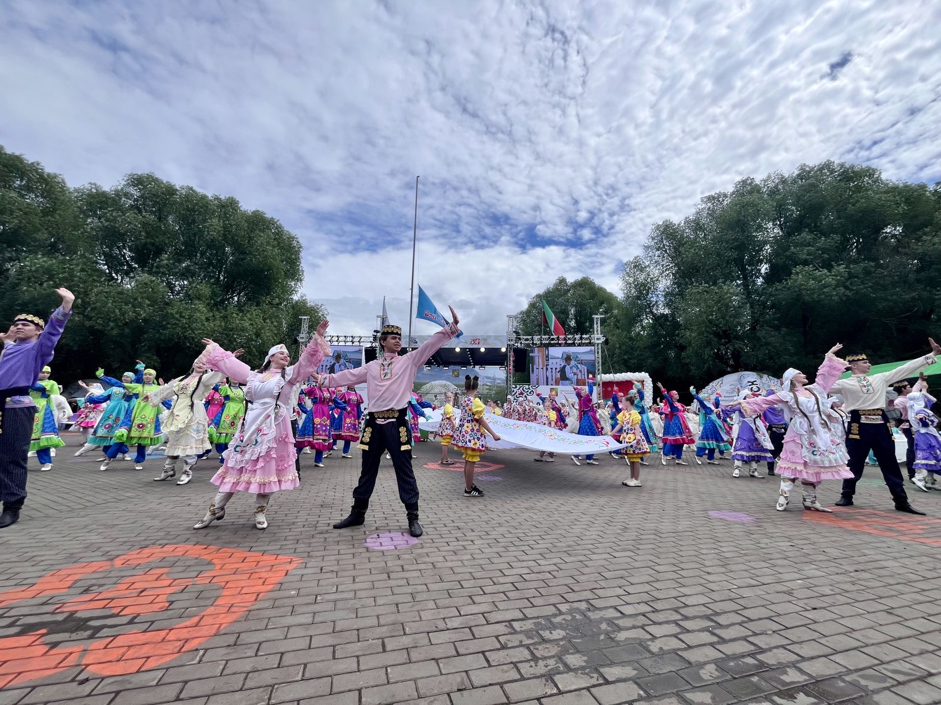 В Заинске на Сабантуе показали театрализованное представление, посвященное 140-летию Габдуллы Тукая