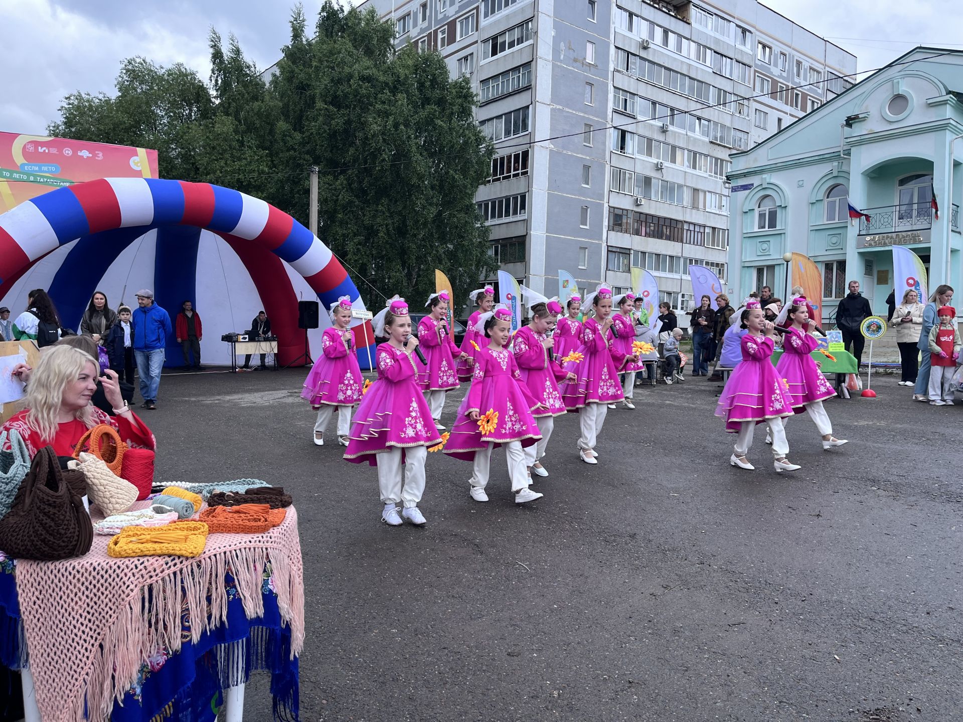 От сказок Тукая до современных проектов: в Заинске на Сабантуе организовали различные тематические площадки