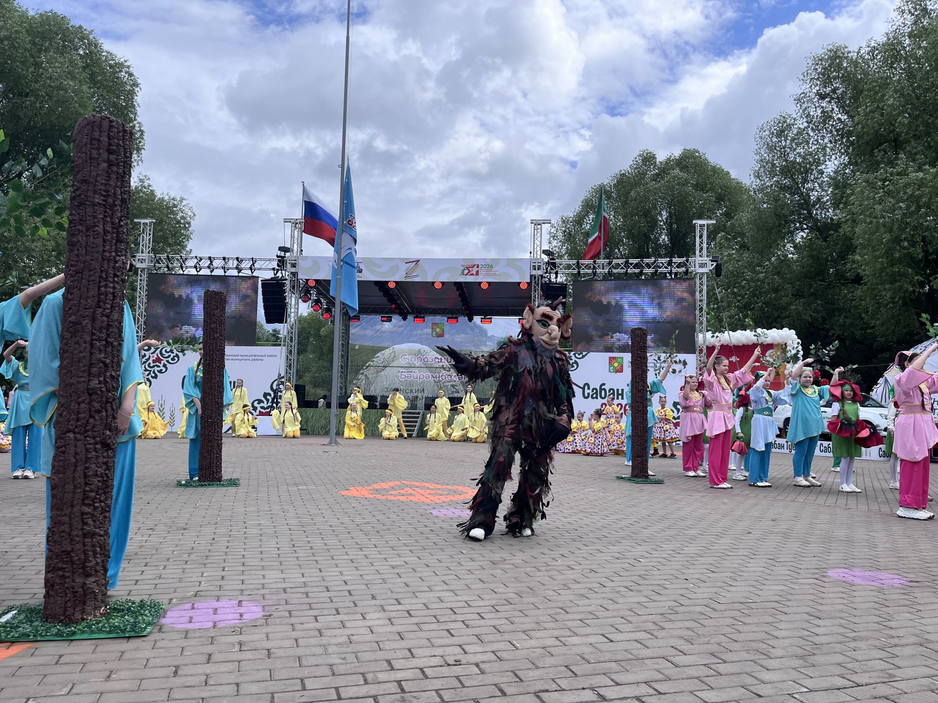 В Заинске на Сабантуе показали театрализованное представление, посвященное 140-летию Габдуллы Тукая