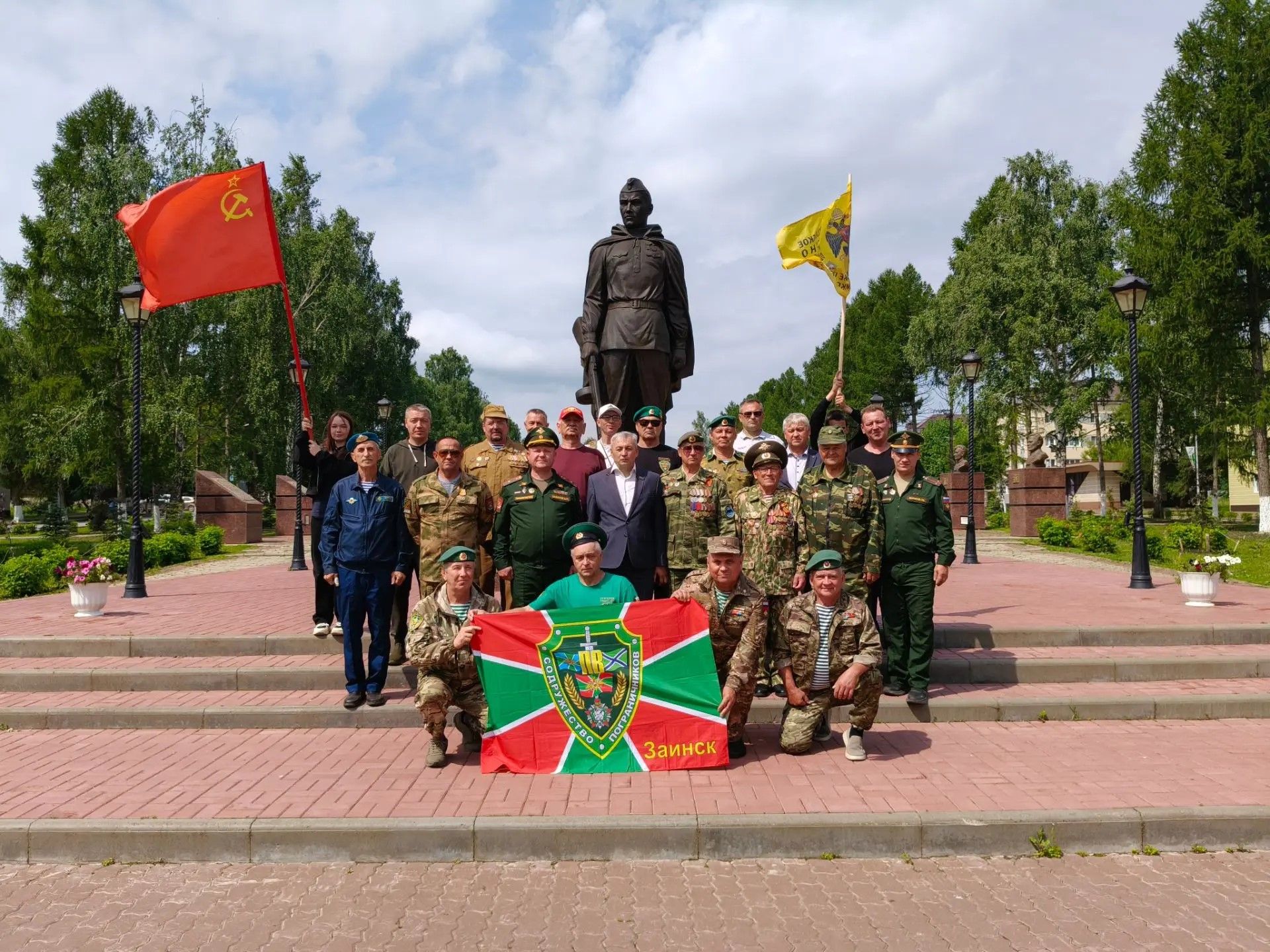 В Заинске отметили День ветеранов боевых действий у памятника Воину-Освободителю