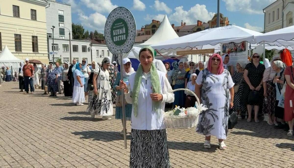 Казанская ярмарка «Белый цветок» собрала деньги для школьников
