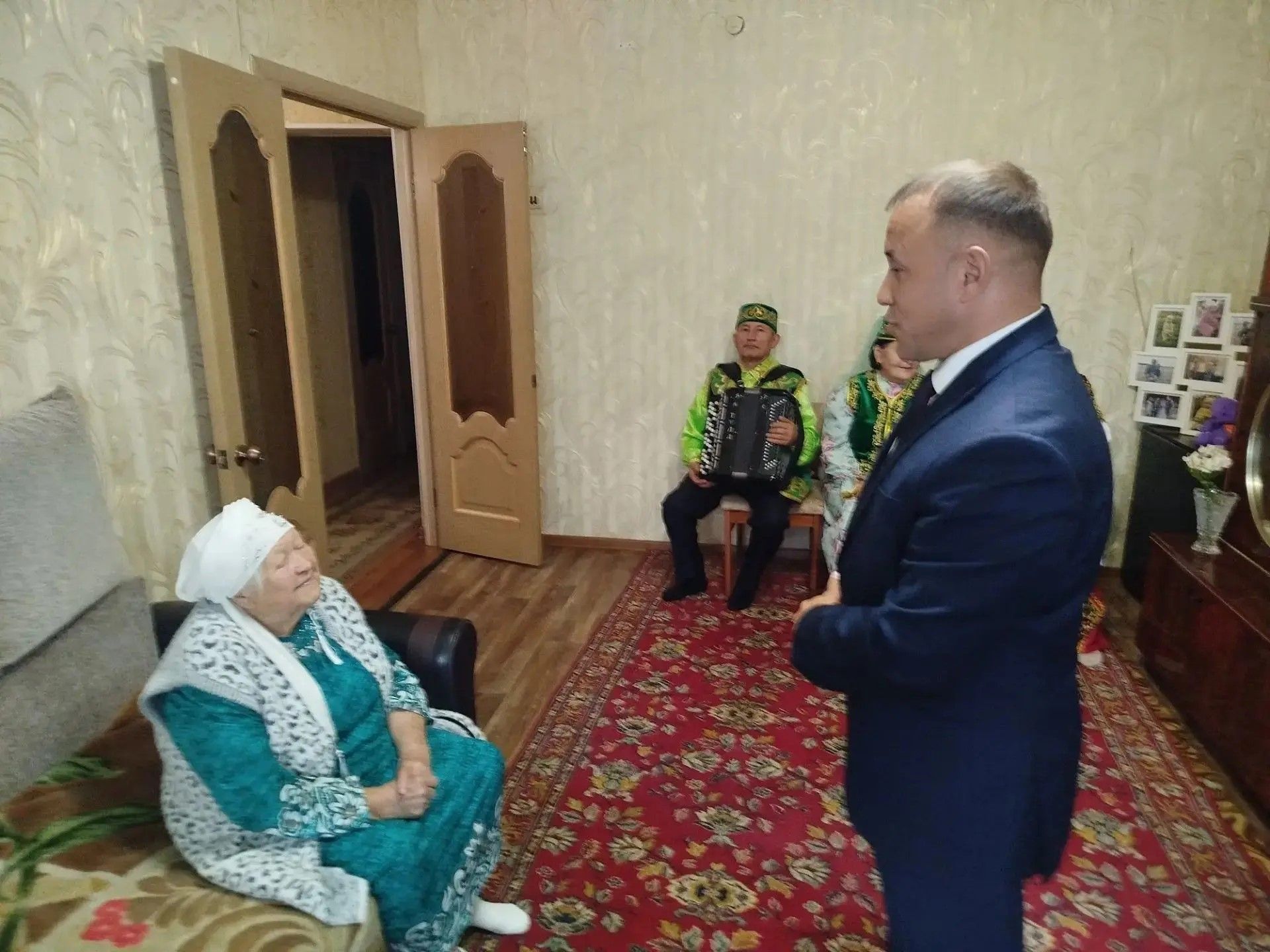 Наиля Зарипова приняла поздравления с 95-летием