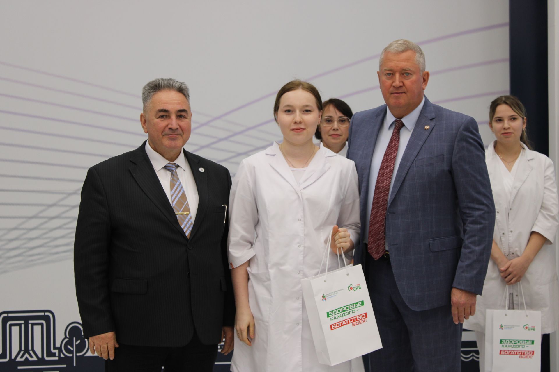 В Заинске молодых медработников посвятили в профессию