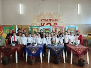 Район мәдәният йортында «Покрау көне: яулык бәйлибез» чарасы узды