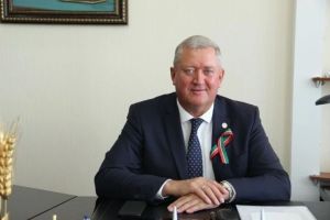Разиф Каримов поздравил педагогов Заинского района с Днём учителя