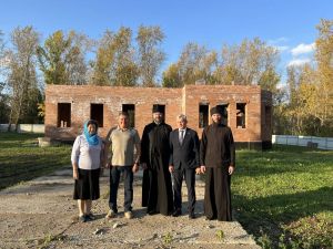 Епископ Мефодий Зәйдә чиркәү төзелеше барышы белән танышты