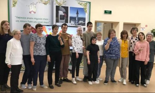 «Нам вместе веселей!»: заинские получатели соцуслуг посетили мероприятие в библиотеке