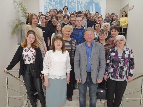 В библиотеке Заинска состоялась творческая встреча с поэтом Олегом Лоншаковым