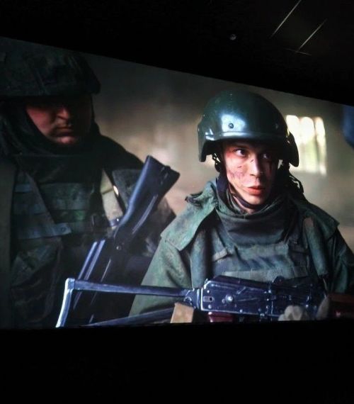 В Заинске прошла премьера военной драмы «Малыш» для школьников и ветеранов СВО