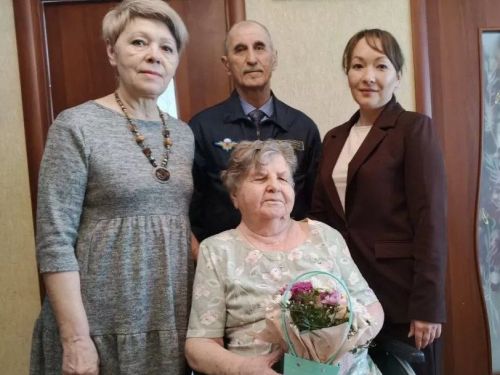 В Заинске ветераны, пережившие ужасы концлагерей, приняли цветы и слова благодарности