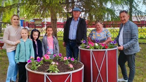 Экоакция «Подари земле цветок» прошла в ГДК Мирный ко Дню Победы