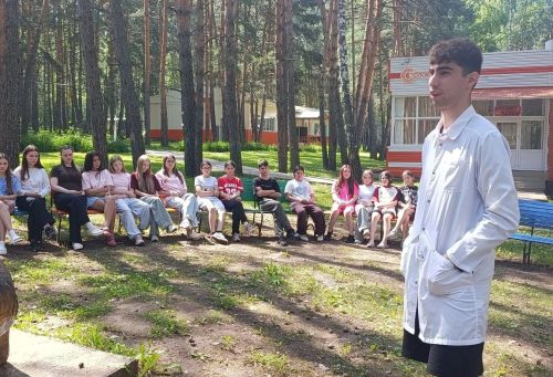Медбрат Заинской ЦРБ провел беседу о ВИЧ с подростками в лагере «Созвездие»