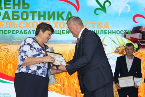 Работникам сельского хозяйства Заинского района вручены государственные награды