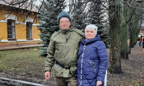 Заинскому бойцу вручили медаль Суворова