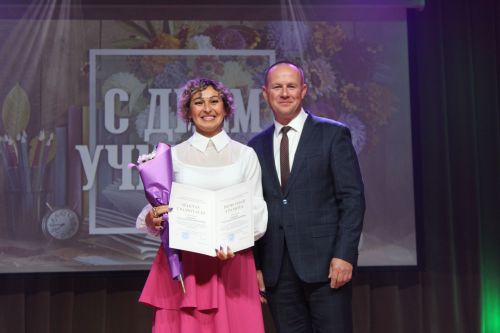 Более 120-ти педагогов Заинского района получили заслуженные награды в День учителя