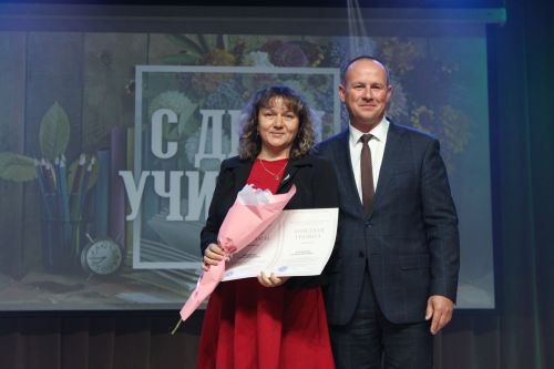 Более 120-ти педагогов Заинского района получили заслуженные награды в День учителя