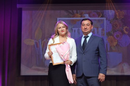 Более 120-ти педагогов Заинского района получили заслуженные награды в День учителя