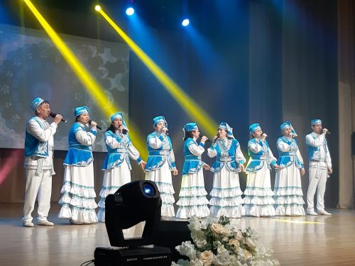 Бүген «Энергетик» Мәдәният сараенда Халыкара хатын-кызлар көненә багышланган бәйрәм концерты булды