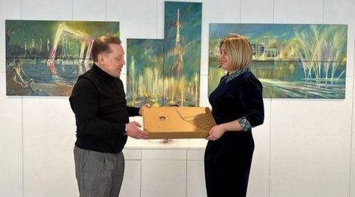 РФ Дәүләт Думасы депутаты Зәй балалар музыка мәктәбенә компьютер тапшырды