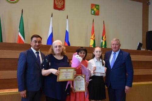 Зәйдә ике укучы 30 мең сумлык Ринат Фәрдиев премиясен алды