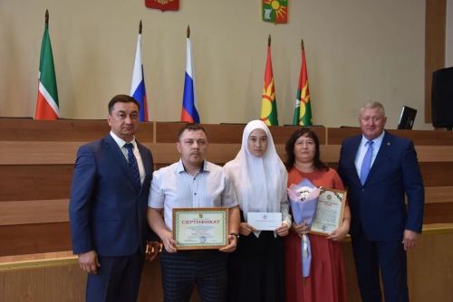 Зәйдә ике укучы 30 мең сумлык Ринат Фәрдиев премиясен алды