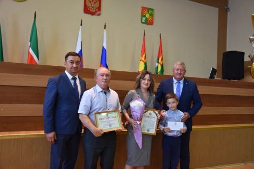 Зәйдә ике укучы 30 мең сумлык Ринат Фәрдиев премиясен алды