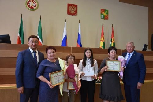 Зәйдә ике укучы 30 мең сумлык Ринат Фәрдиев премиясен алды