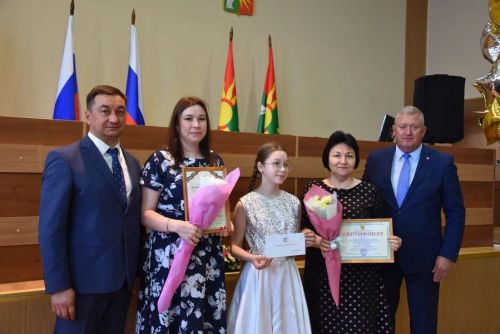 Зәйдә ике укучы 30 мең сумлык Ринат Фәрдиев премиясен алды