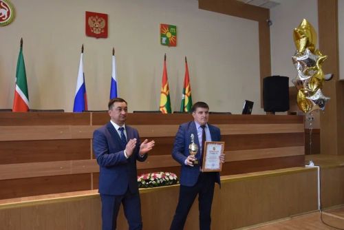 Зәйдә ике укучы 30 мең сумлык Ринат Фәрдиев премиясен алды