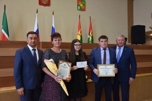 Зәйдә ике укучы 30 мең сумлык Ринат Фәрдиев премиясен алды