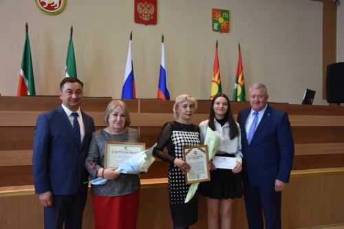 Зәйдә ике укучы 30 мең сумлык Ринат Фәрдиев премиясен алды