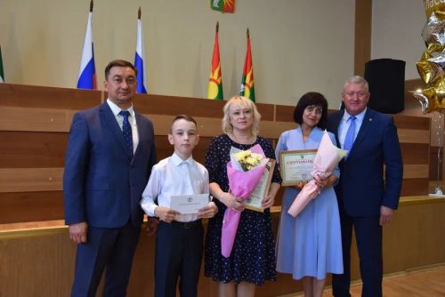 Зәйдә ике укучы 30 мең сумлык Ринат Фәрдиев премиясен алды