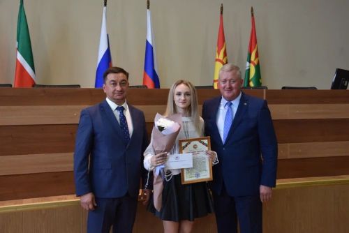 Зәйдә ике укучы 30 мең сумлык Ринат Фәрдиев премиясен алды