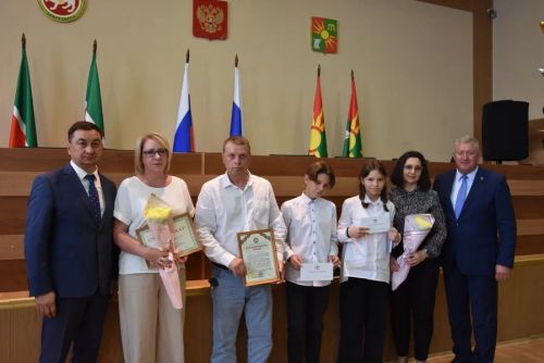 Зәйдә ике укучы 30 мең сумлык Ринат Фәрдиев премиясен алды