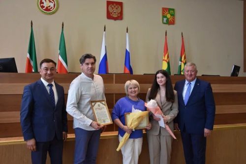 Зәйдә ике укучы 30 мең сумлык Ринат Фәрдиев премиясен алды