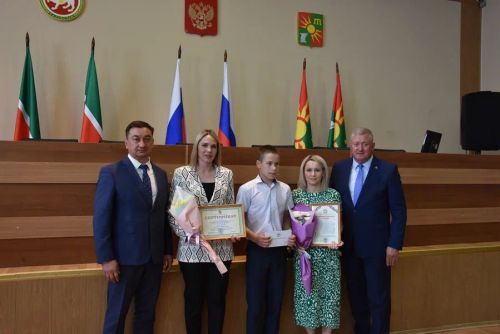 Зәйдә ике укучы 30 мең сумлык Ринат Фәрдиев премиясен алды
