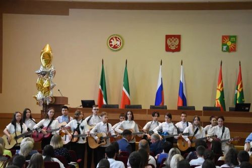 Зәйдә ике укучы 30 мең сумлык Ринат Фәрдиев премиясен алды