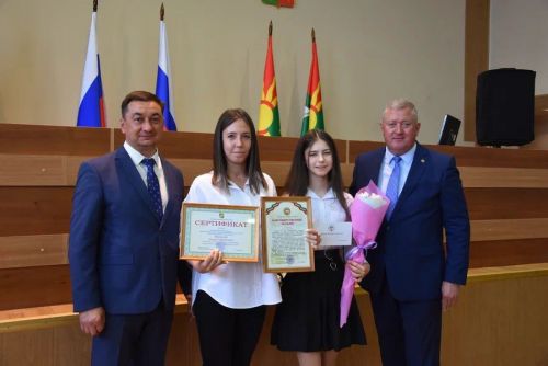 Зәйдә ике укучы 30 мең сумлык Ринат Фәрдиев премиясен алды