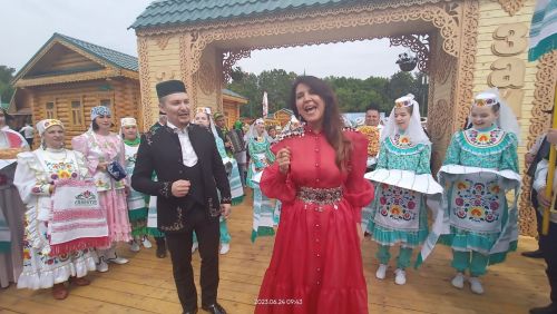 Раис Республики Татарстан посетил Заинское подворье на празднике Сабантуй