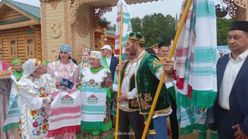 Раис Республики Татарстан посетил Заинское подворье на празднике Сабантуй
