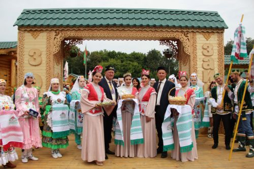 Заинское подворье украсило Сабантуй в Казани