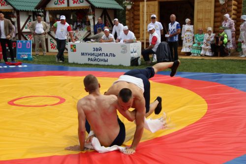 Заинское подворье украсило Сабантуй в Казани
