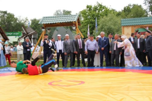 Заинское подворье украсило Сабантуй в Казани