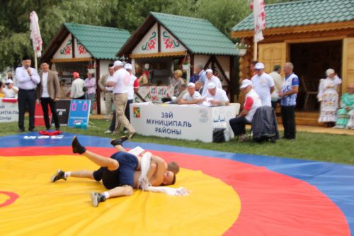 Заинское подворье украсило Сабантуй в Казани