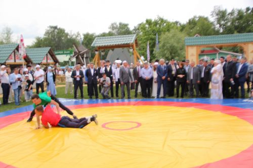 Заинское подворье украсило Сабантуй в Казани