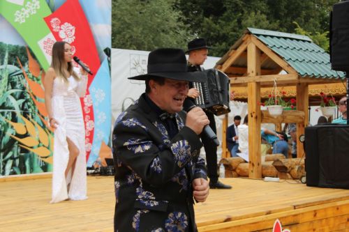 Заинское подворье украсило Сабантуй в Казани