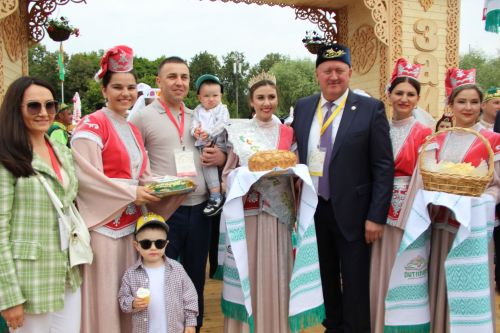 Заинское подворье украсило Сабантуй в Казани