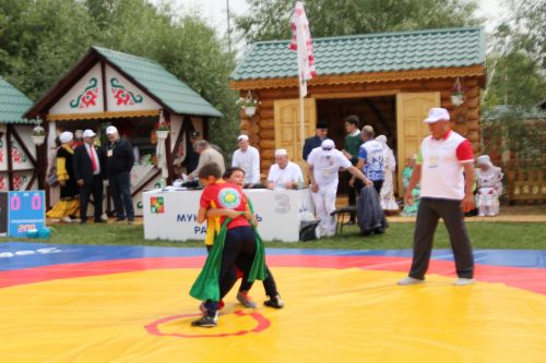 Заинское подворье украсило Сабантуй в Казани