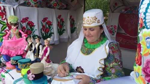 Раис Республики Татарстан посетил Заинское подворье на празднике Сабантуй